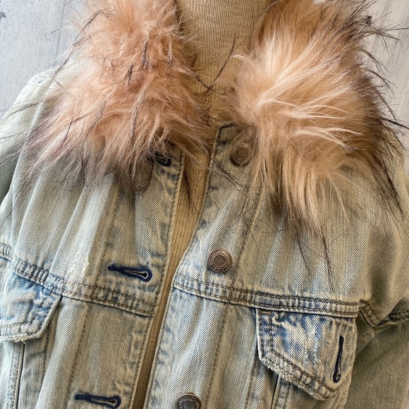 Denim jacket by “American eagle outfitters” size medium - Picture 2 of 6